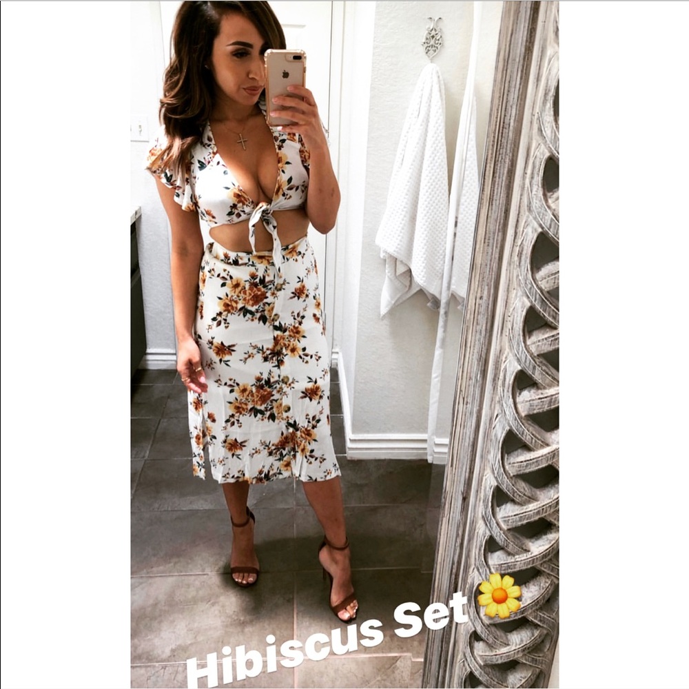 Floral Two Piece Crop Top & Skirt Set.